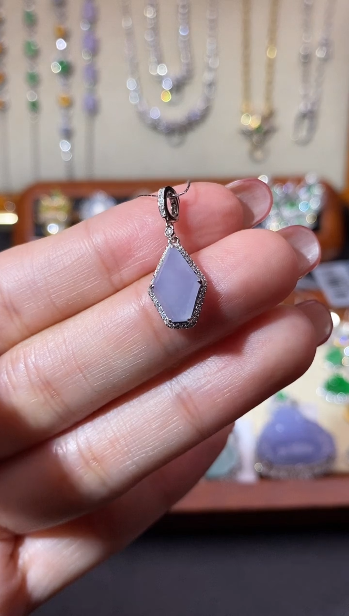 【闪购商品】翡翠颈饰18K金镶嵌吊坠