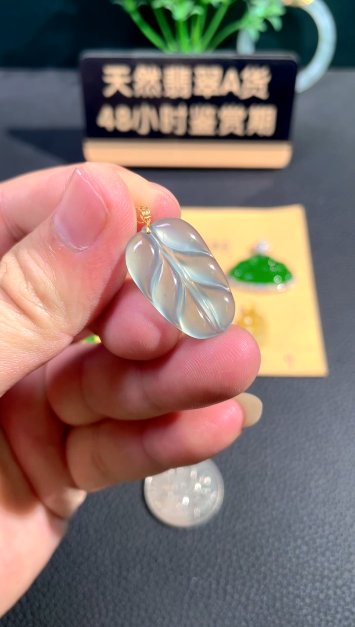 颈饰18K金镶嵌翡翠翡翠