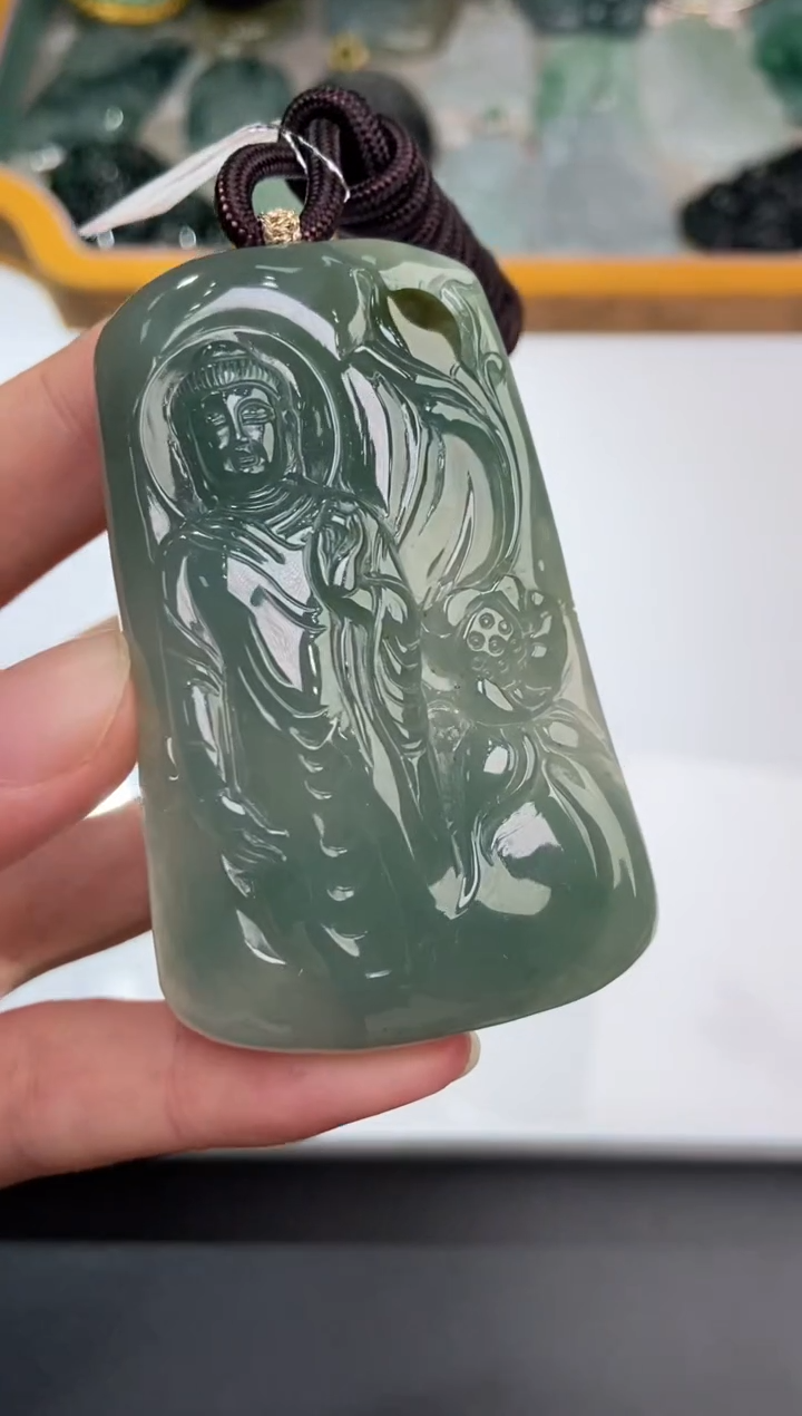 未镶嵌挂件翡翠373807     多人 