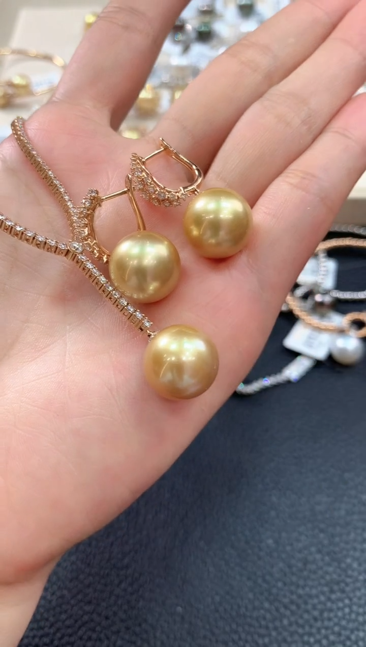【闪购商品】18K金镶嵌海水珍珠项链m100 项链+耳饰