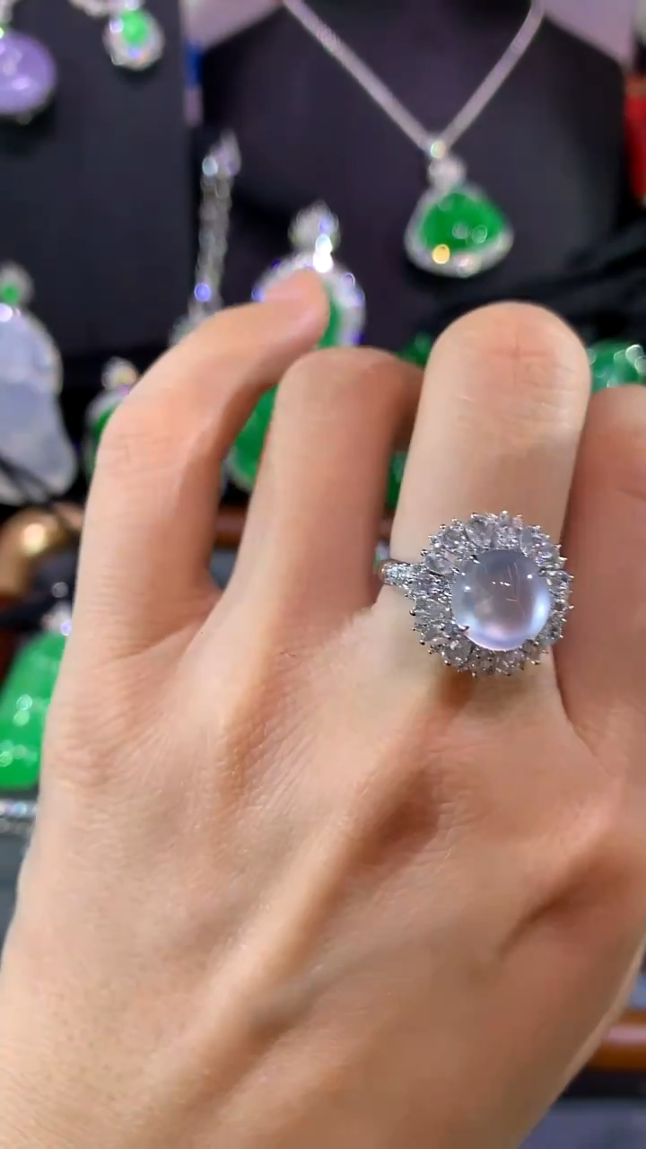 18K金镶嵌戒指翡翠戒指