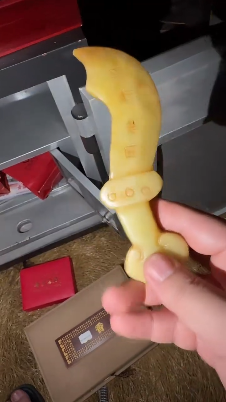 香榧木玉刀把件111