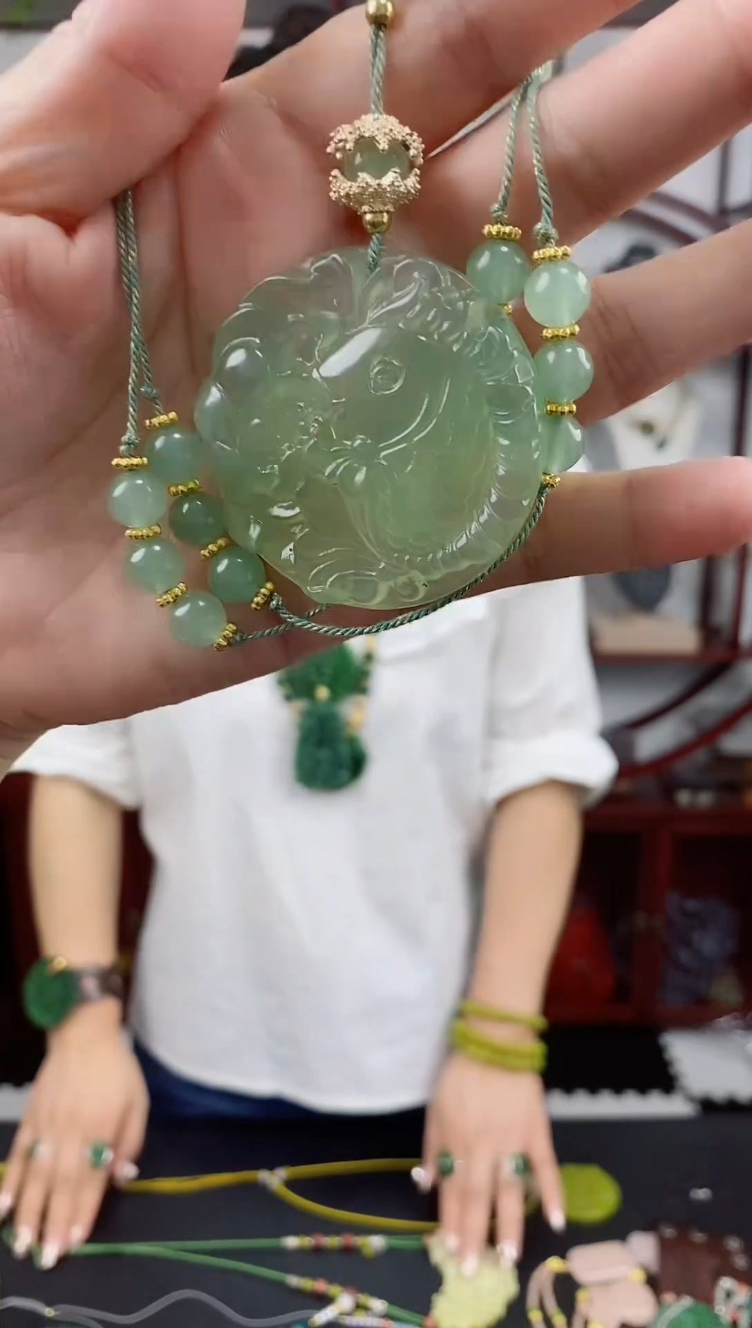 未镶嵌岫玉吊坠(赠链)连年有余