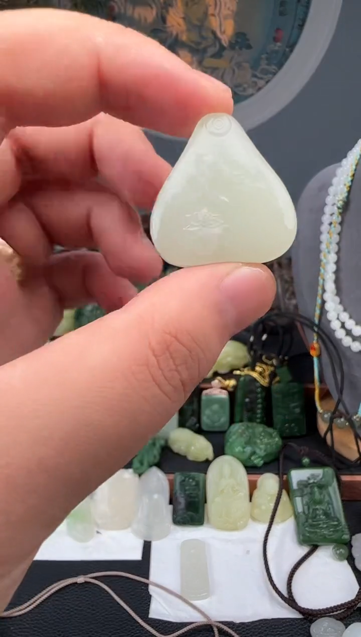 和田玉未镶嵌挂件和田玉