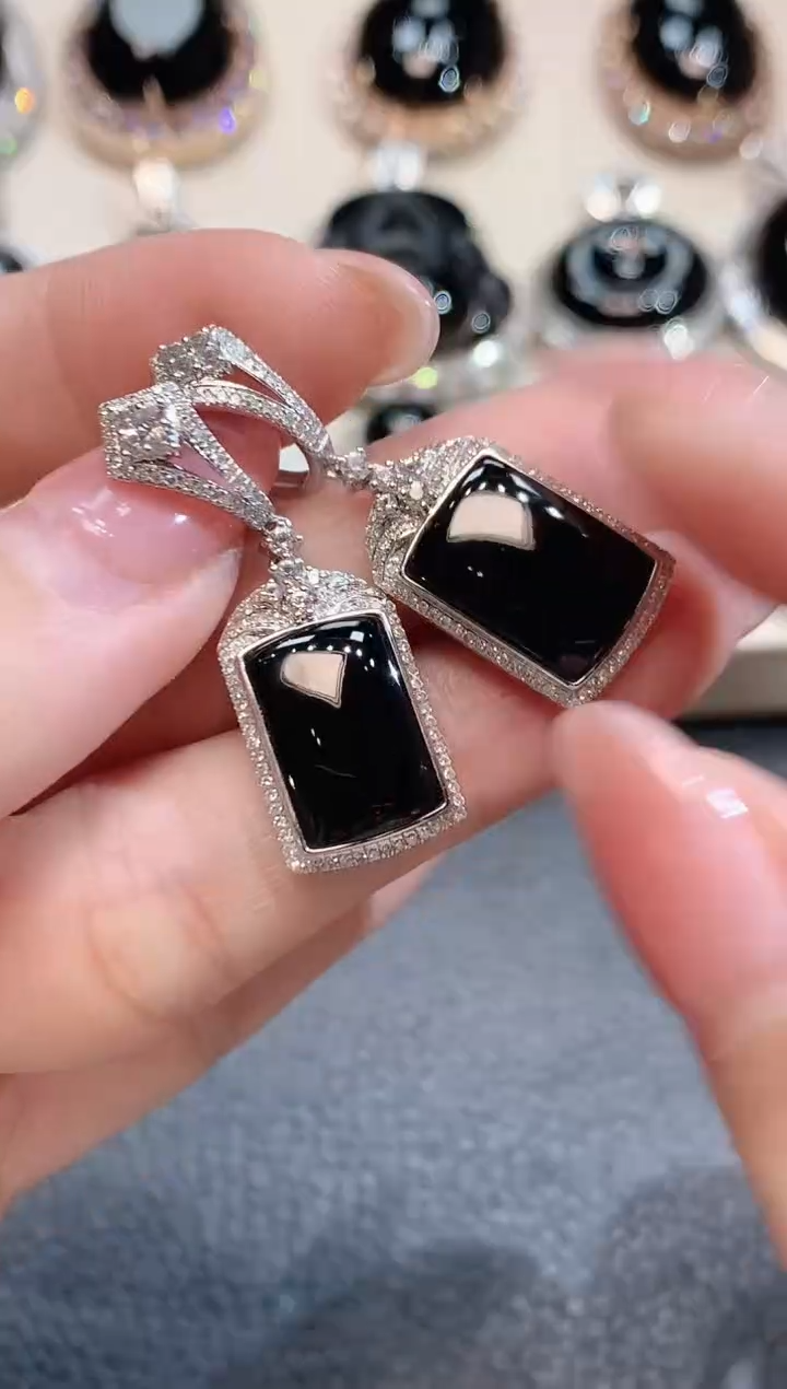 【闪购商品】翡翠耳饰18K金镶嵌D48一对