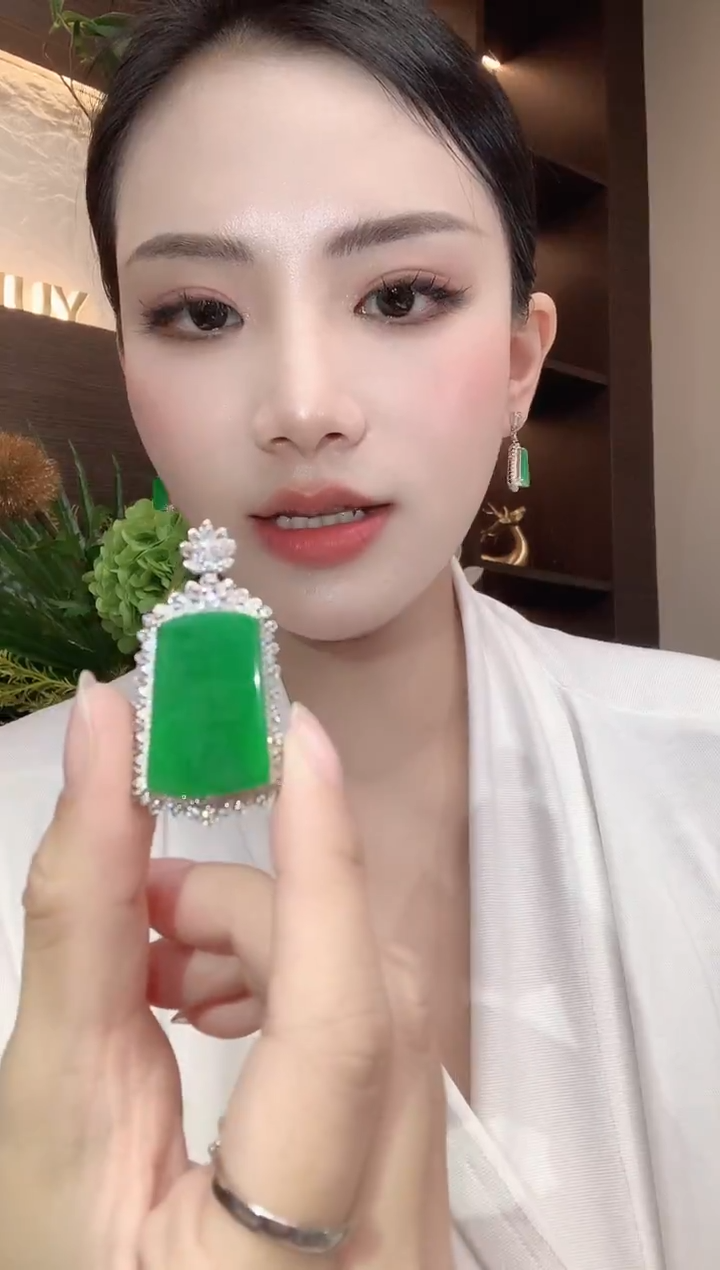 吊坠(不含链)18K金镶嵌翡翠D26