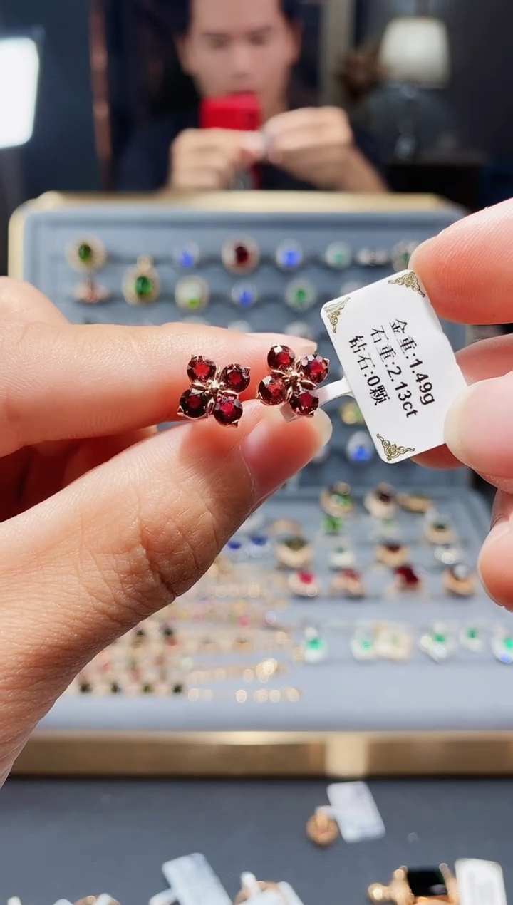 【闪购商品】碧玺耳饰18K金镶嵌2.13.