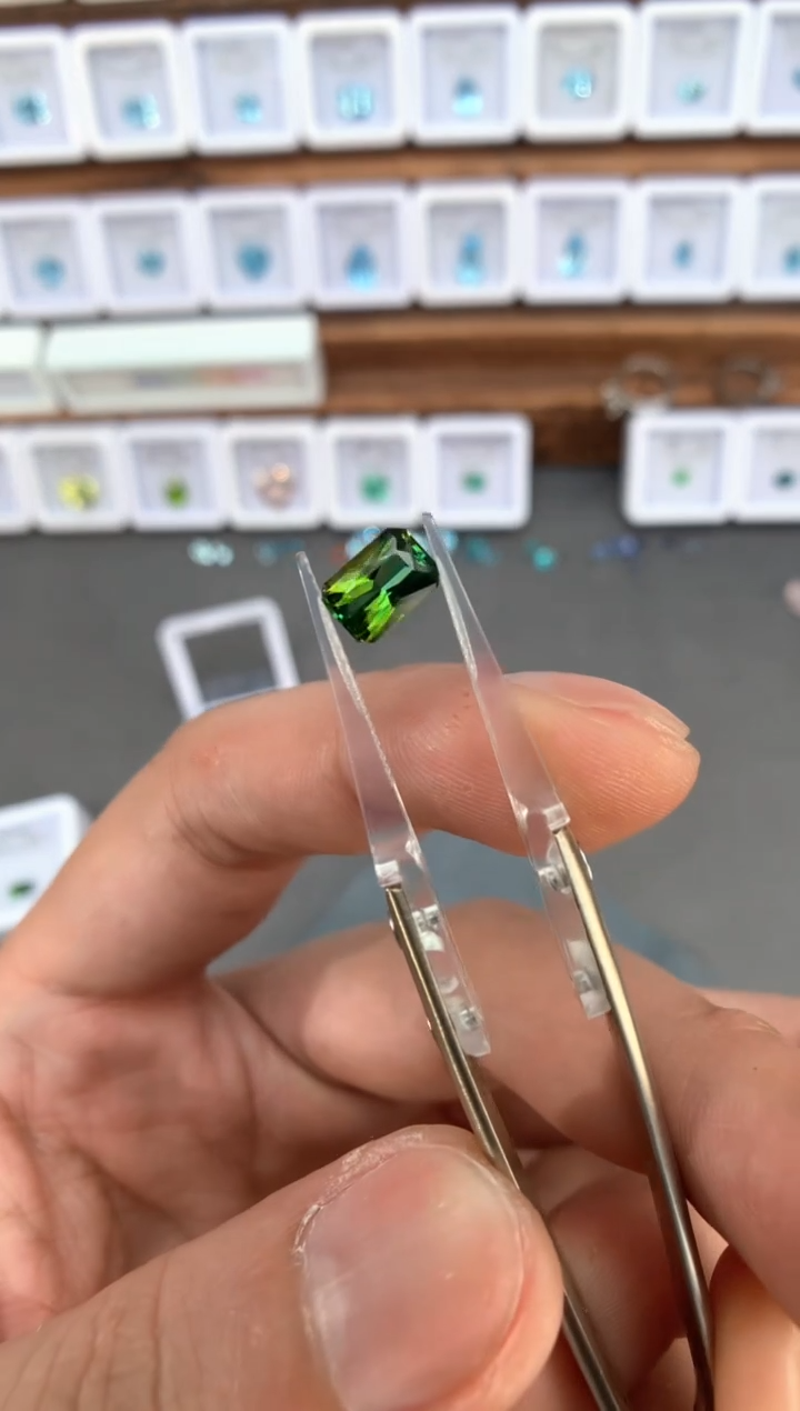 定制碧玺裸石未镶嵌1.69ct 10004