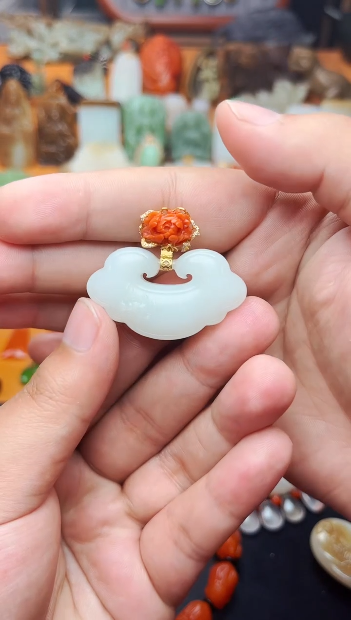 【闪购商品】和田玉颈饰18K金镶嵌如意锁 01