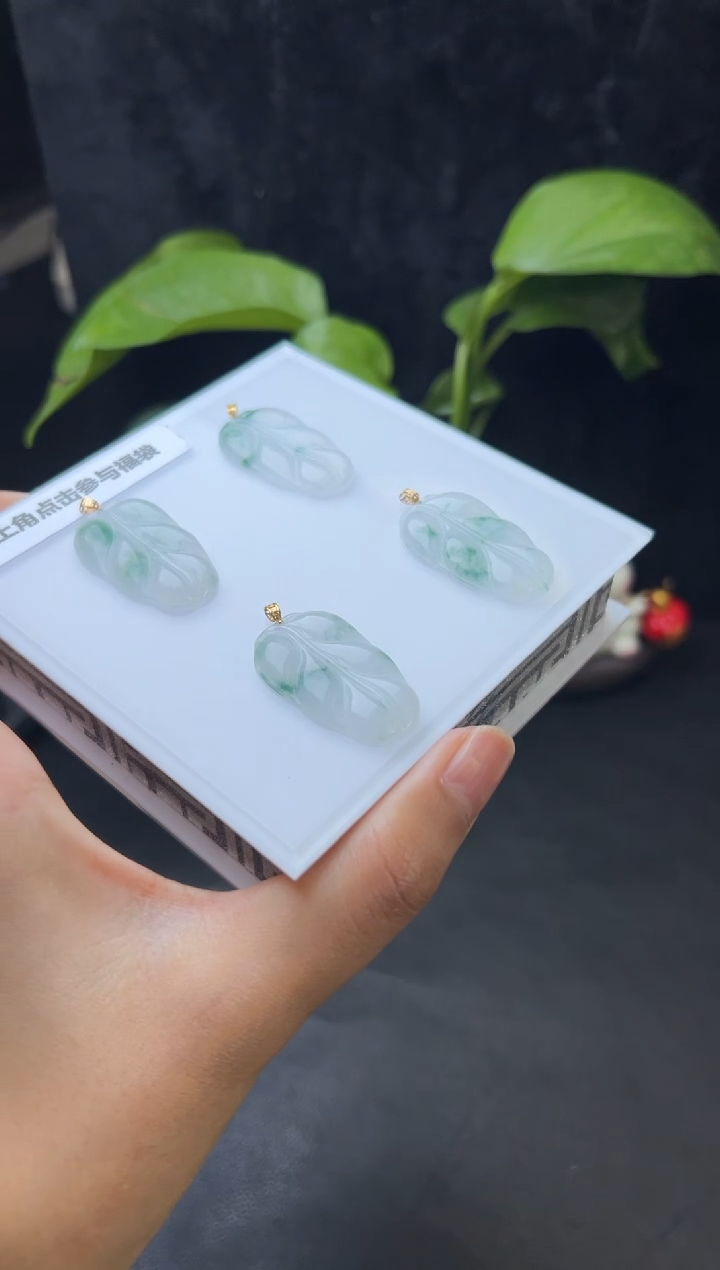 【闪购商品】翡翠挂件18K金镶嵌W008-33743多样性发一件