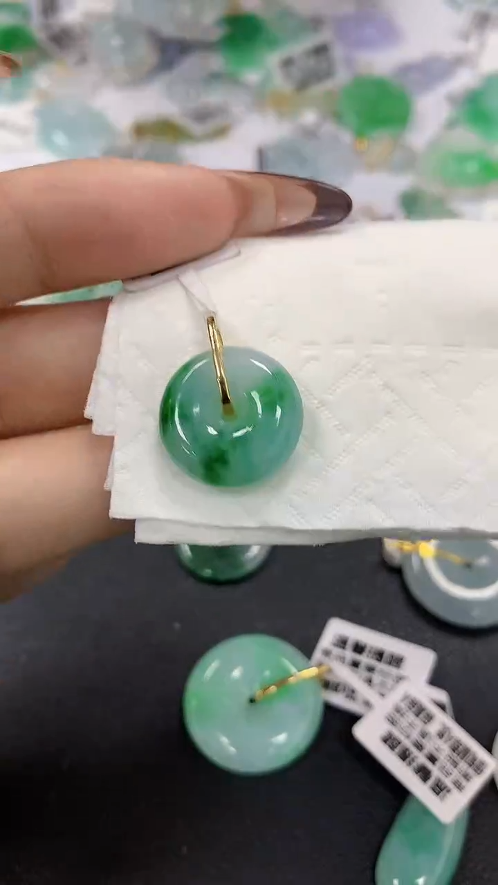 颈饰18K金镶嵌翡翠a货假一赔三支持复检百元上9元证书费自理