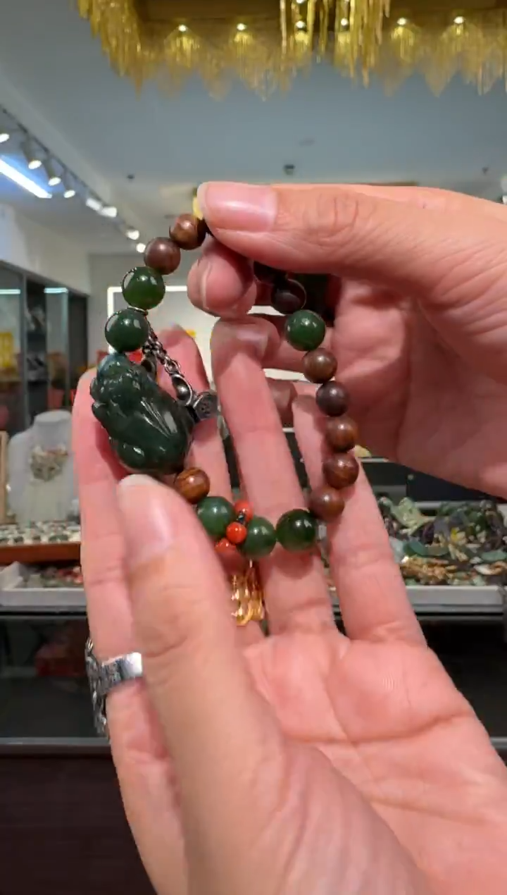 颈饰未镶嵌和田玉手串