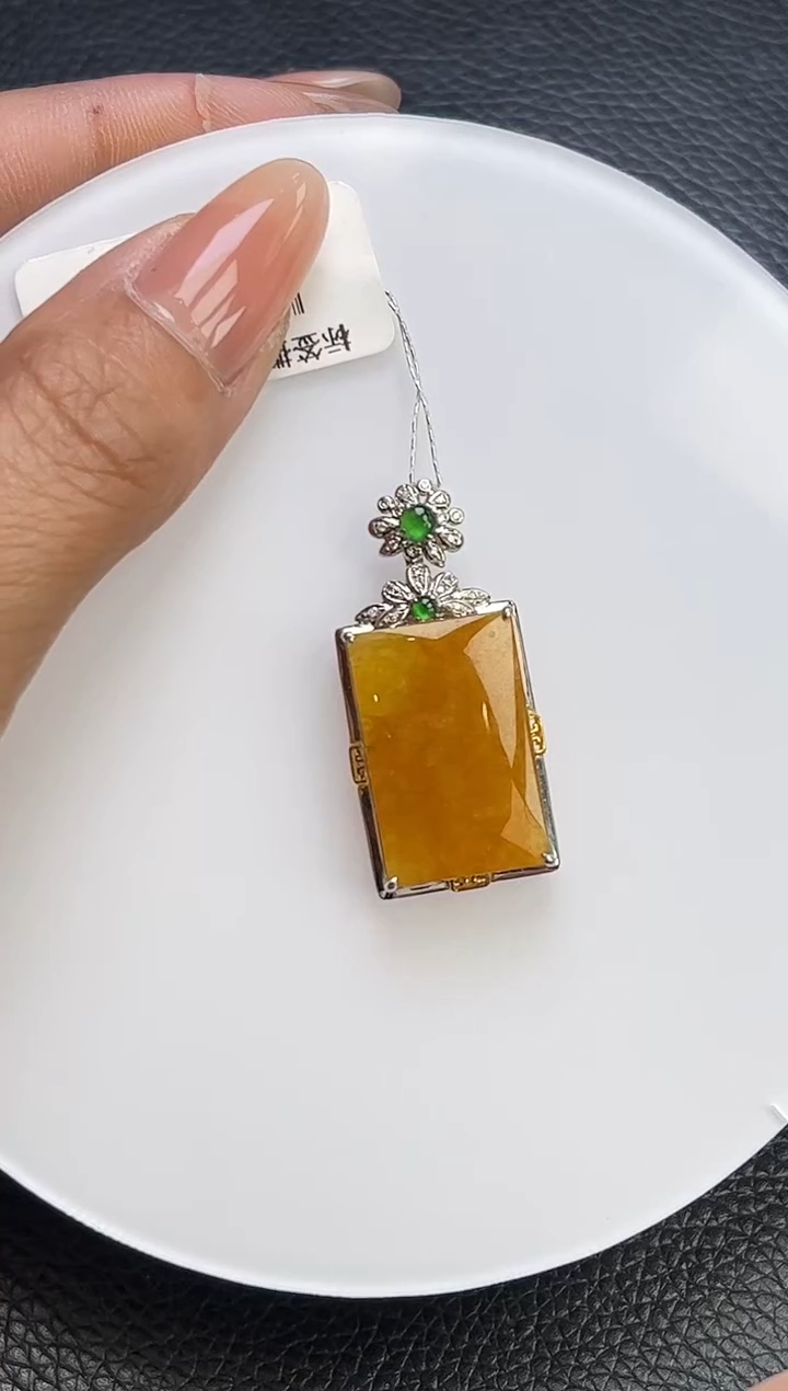【闪购商品】翡翠颈饰18K金镶嵌F36-22 无事牌