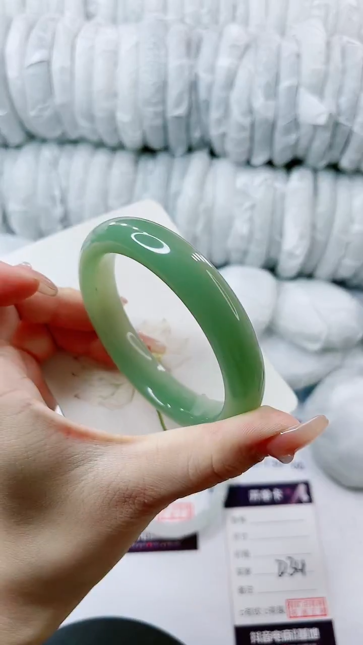【闪购商品】石英质玉手镯未镶嵌多样性发货D34