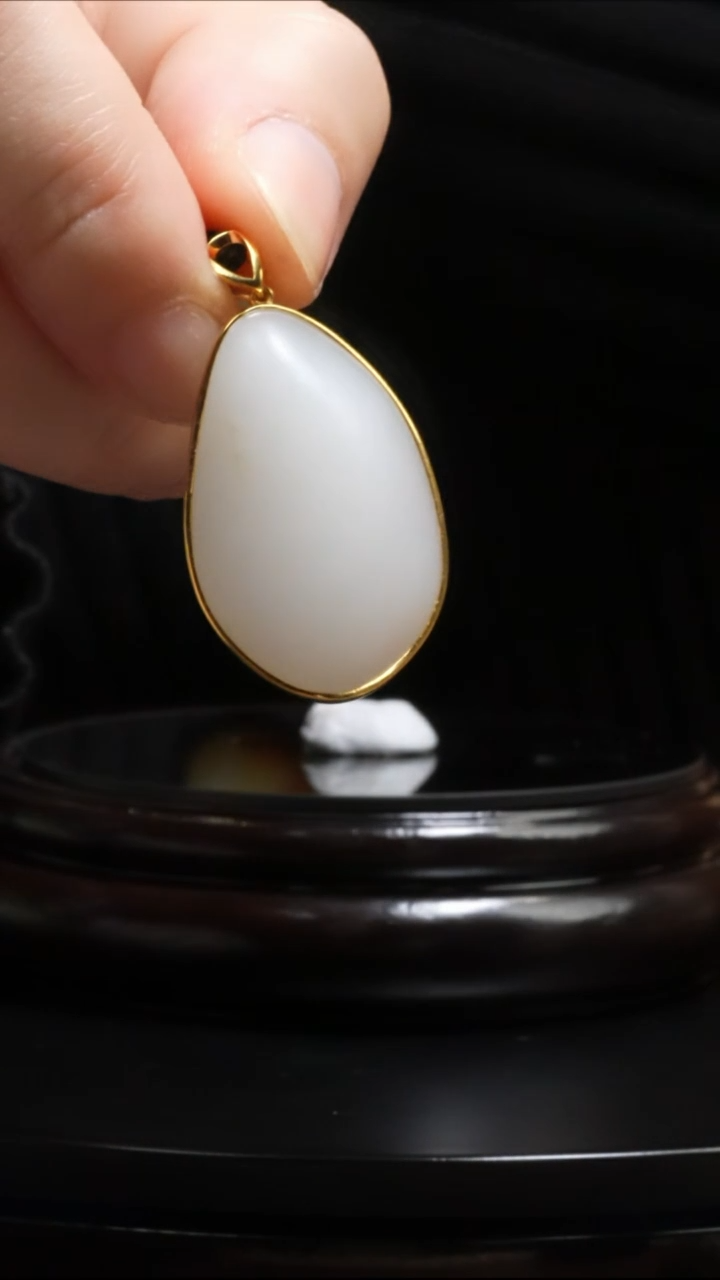 【闪购商品】和田玉吊坠(赠链)18K金镶嵌15g和田玉原石