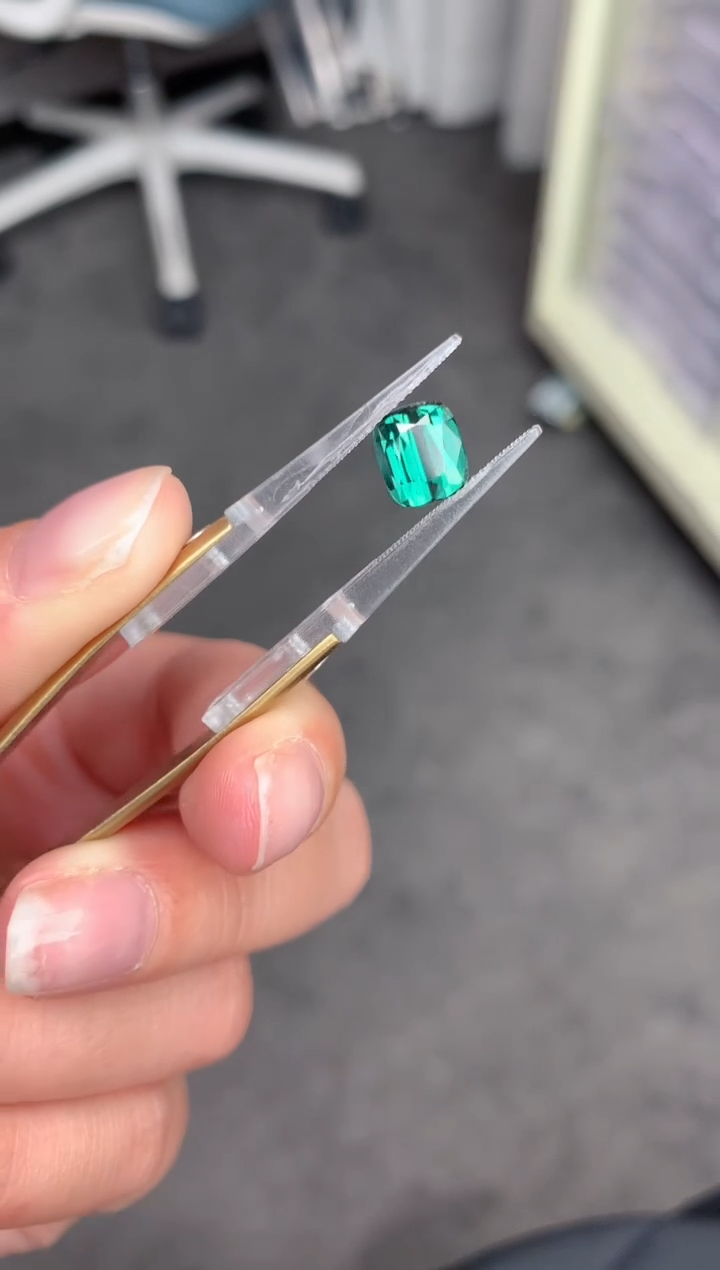 【闪购商品】碧玺裸石未镶嵌2.6ct绿碧玺