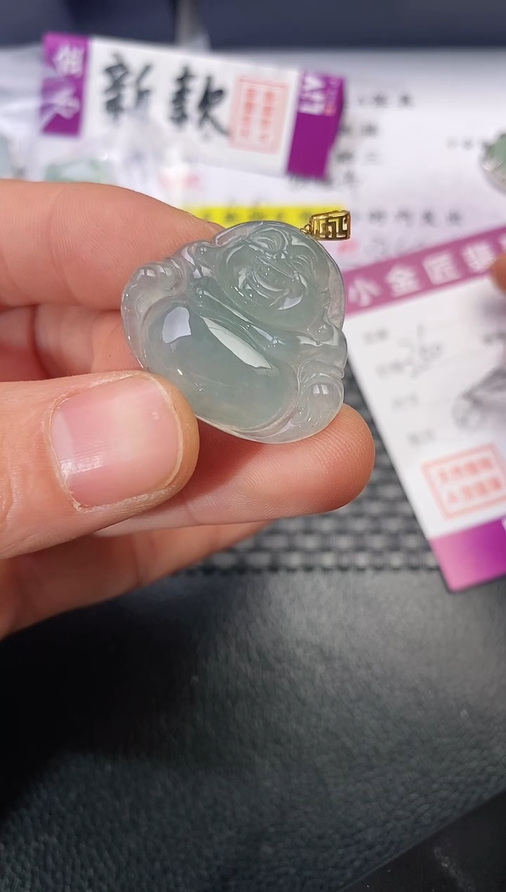 颈饰18K金镶嵌翡翠小*闷挂件