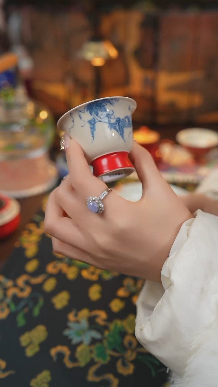 【闪购商品】景德镇手工手绘雨香斋青花宫墙红高脚杯