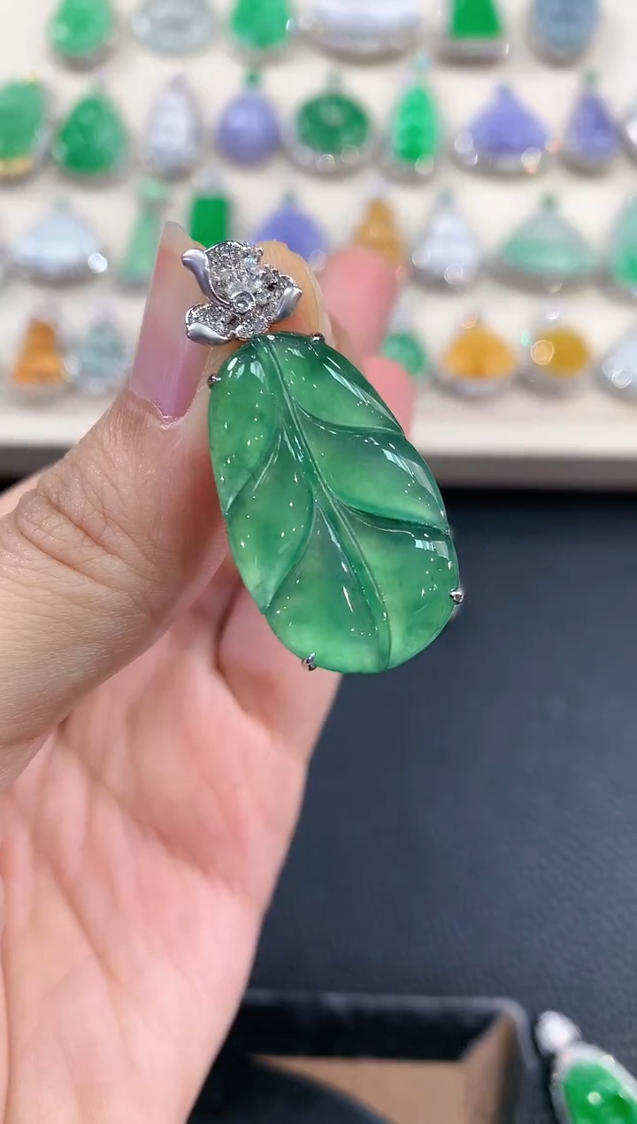 【闪购商品】翡翠吊坠(不含链)18K金镶嵌v13 