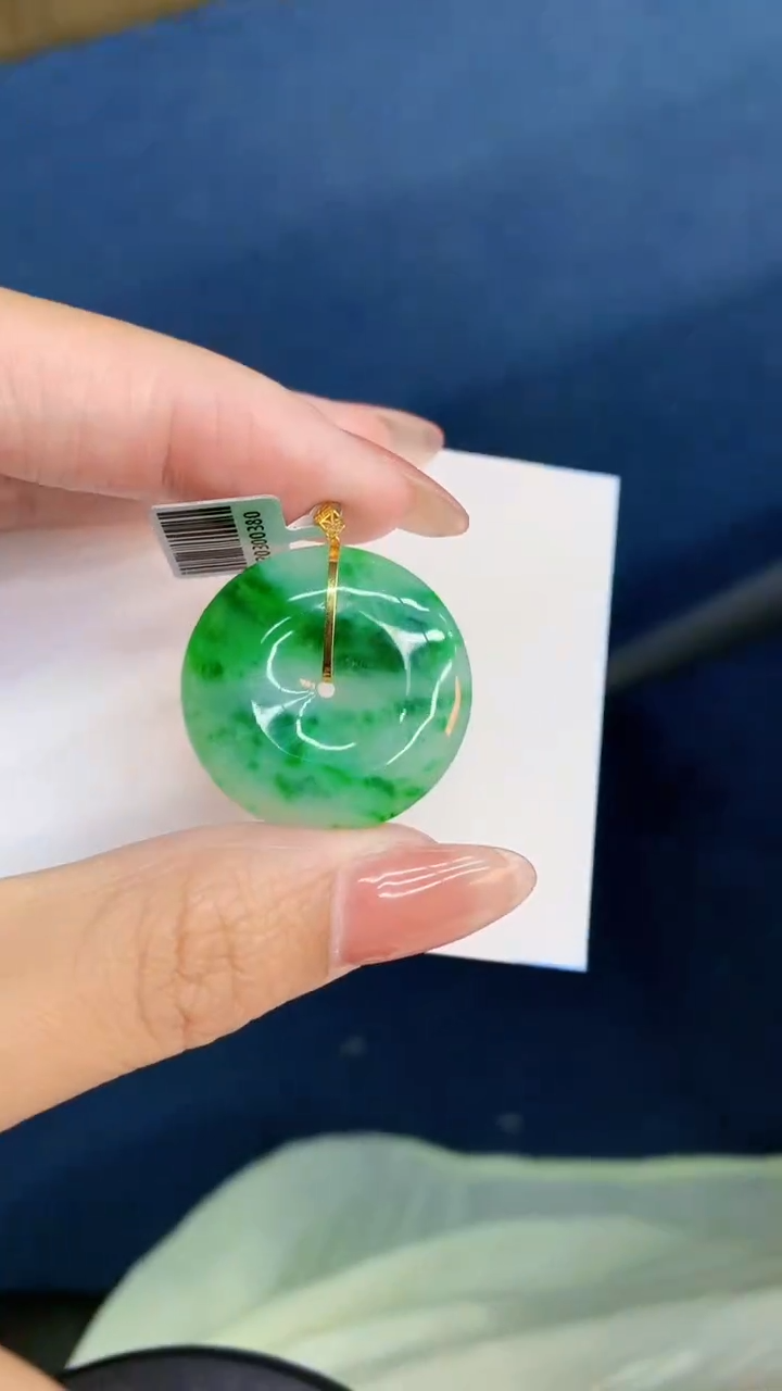 翡翠18K金镶嵌颈饰          1