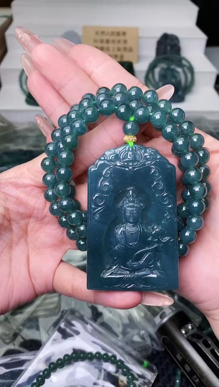 颈饰未镶嵌翡翠 