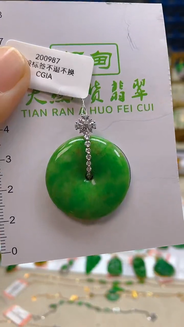 颈饰18K金镶嵌翡翠新号开播 全场乱卖