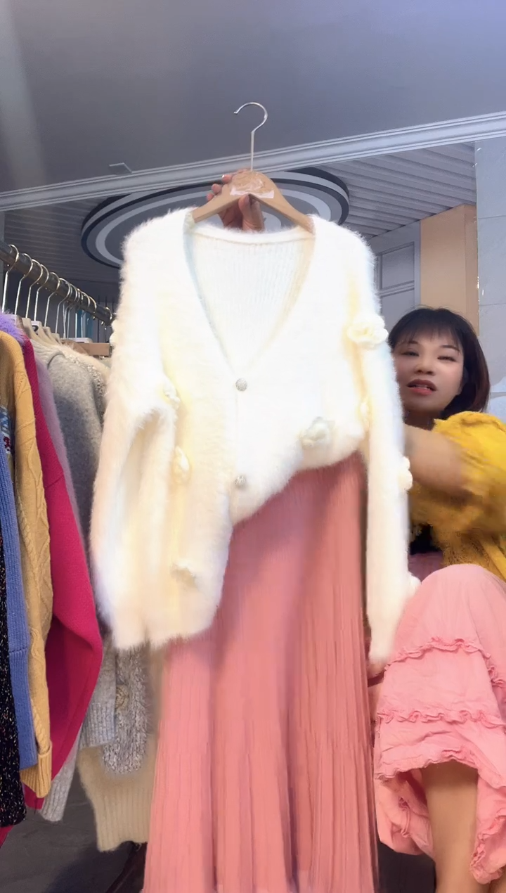 单白色上衣小小月精选服饰