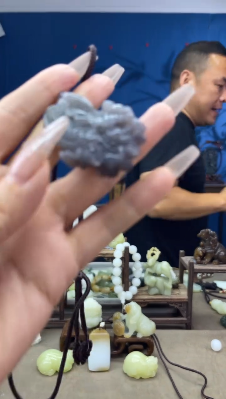 和田玉未镶嵌颈饰1