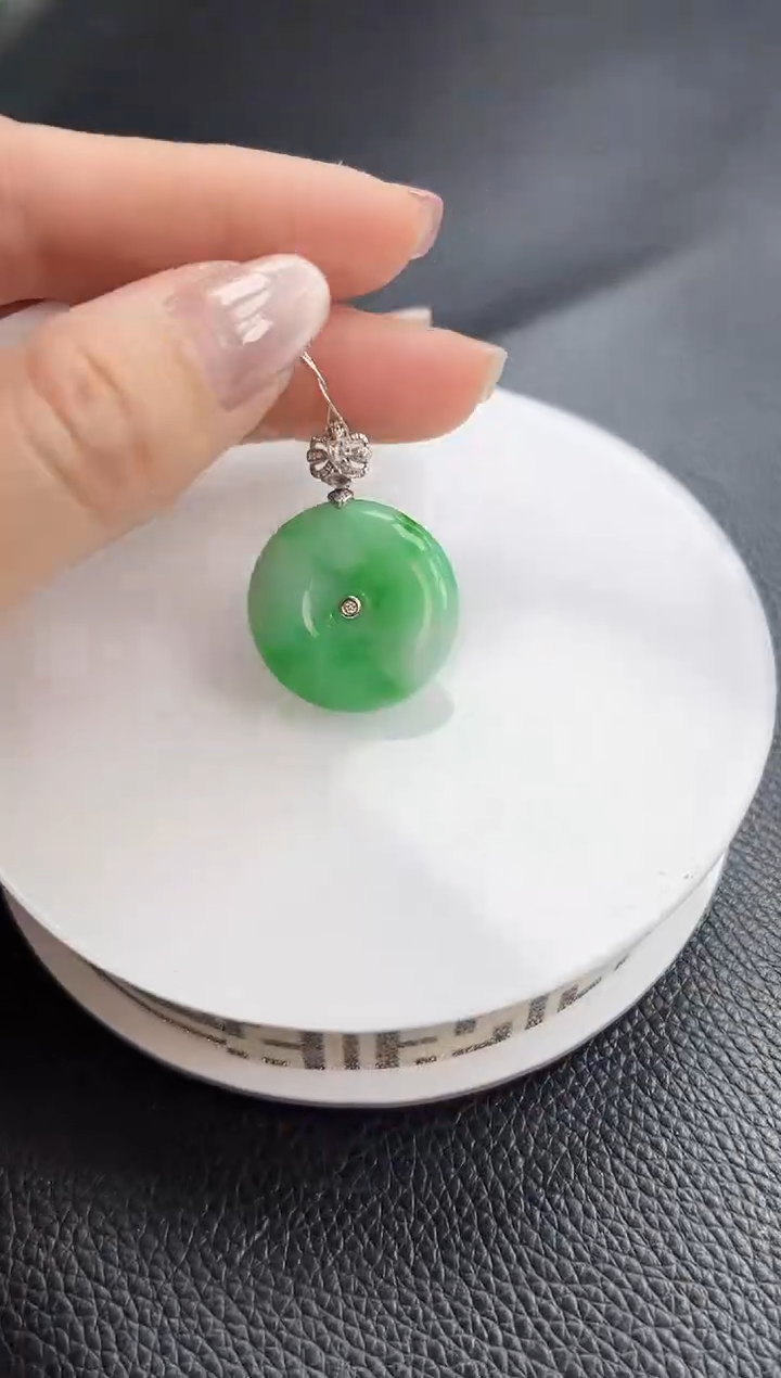 【闪购商品】翡翠颈饰18K金镶嵌YM911-10平安扣