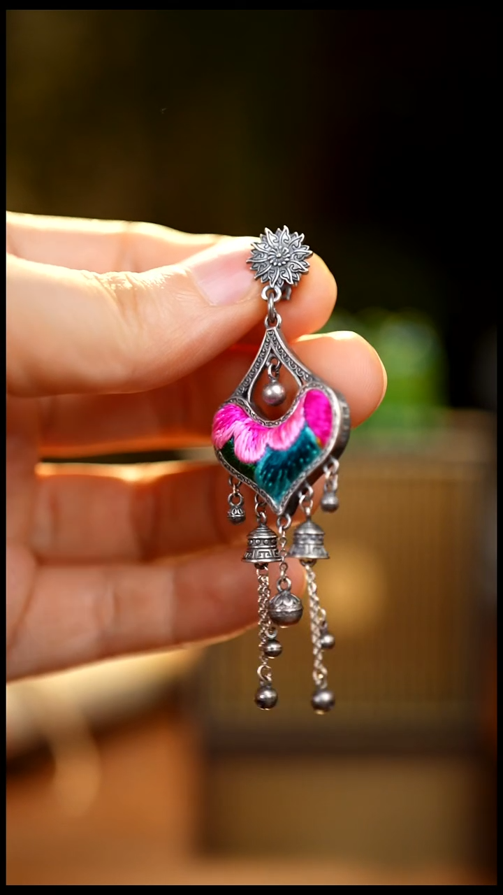 刺绣私人定制苗族手工V419