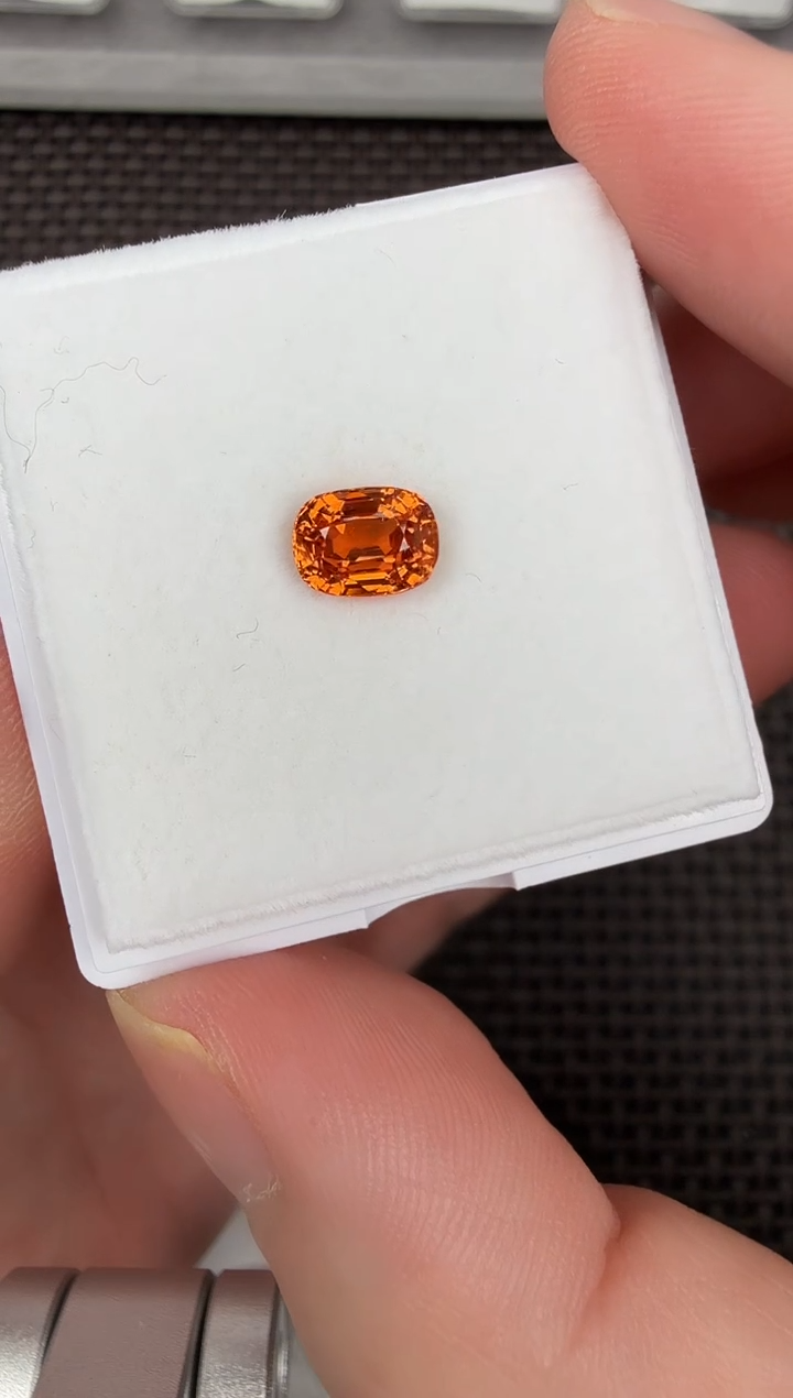 【闪购商品】石榴石（芬达石）椭圆未镶嵌2ct-B012189