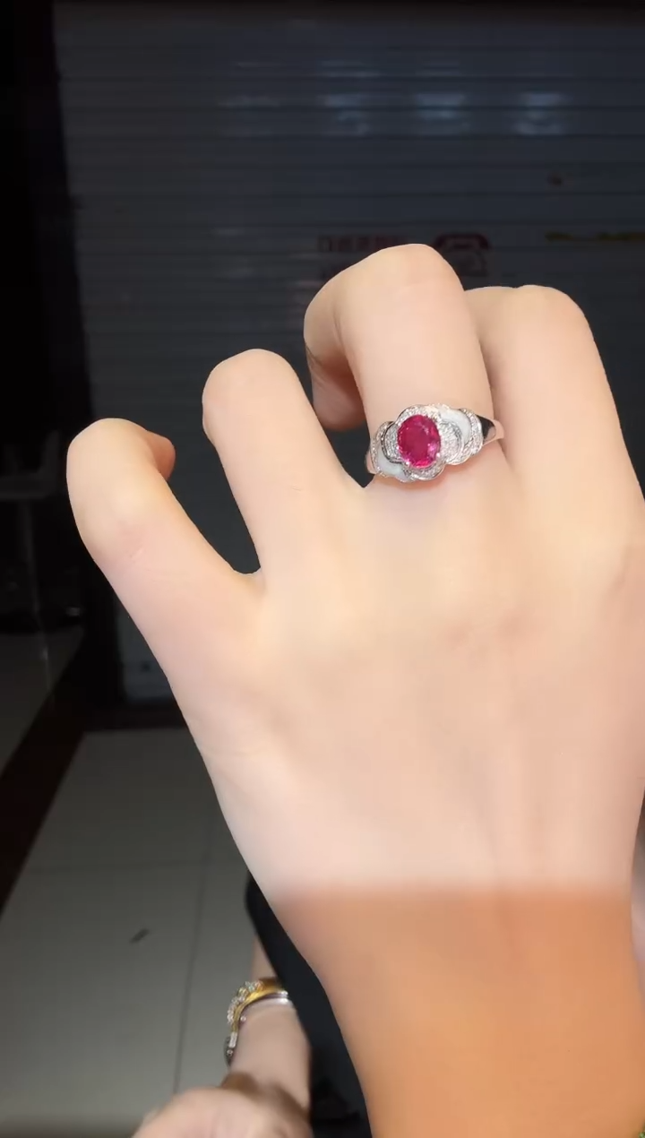 18K金镶嵌戒指红宝石1.10ct