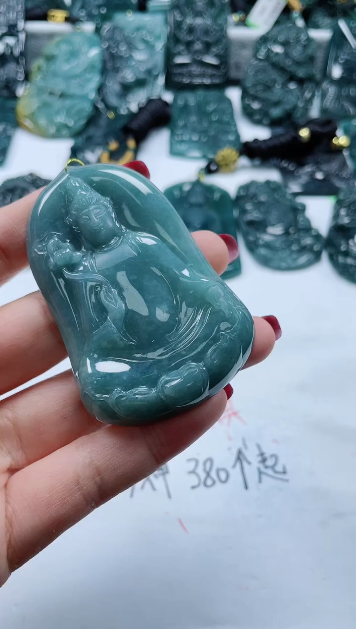 【闪购商品】翡翠颈饰未镶嵌             
