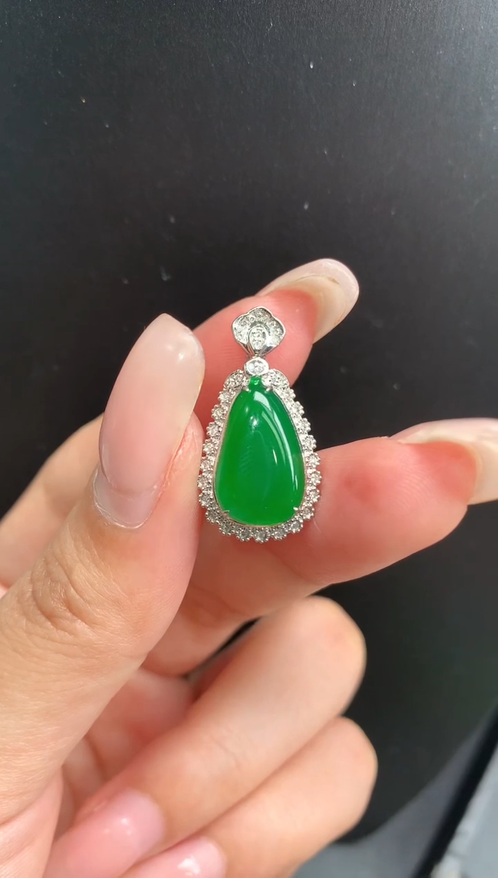 【闪购商品】翡翠颈饰18K金镶嵌福瓜1583