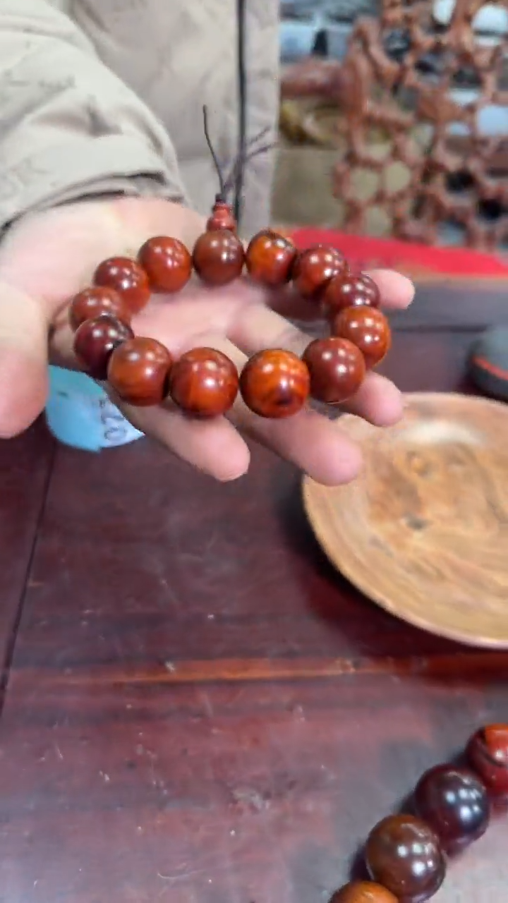 交趾黄檀（大红酸枝）恭**财工艺品88888888