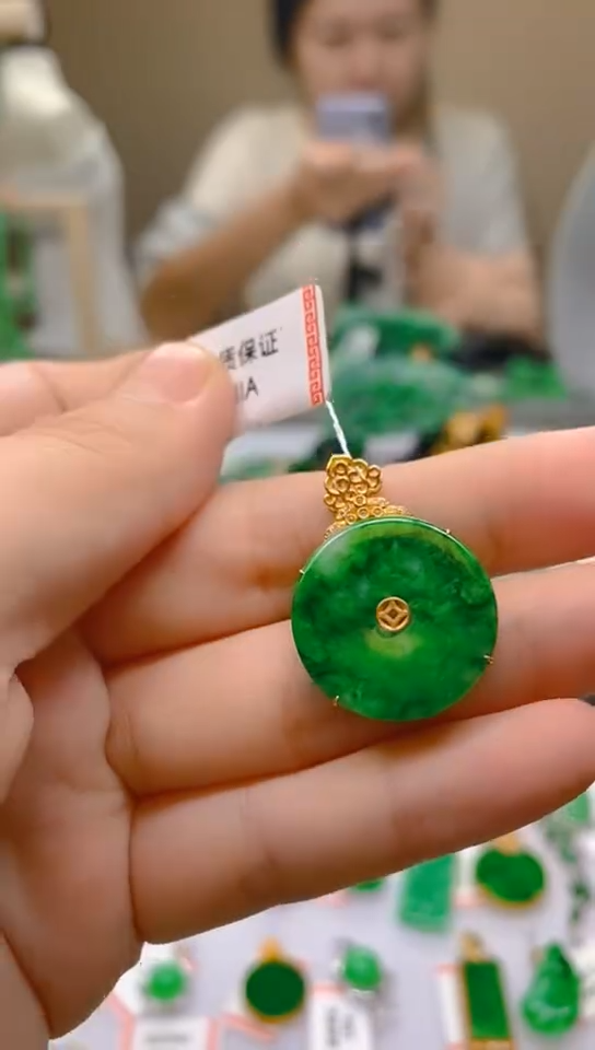 【闪购商品】翡翠颈饰18K金镶嵌天然翡翠A货，支持复检