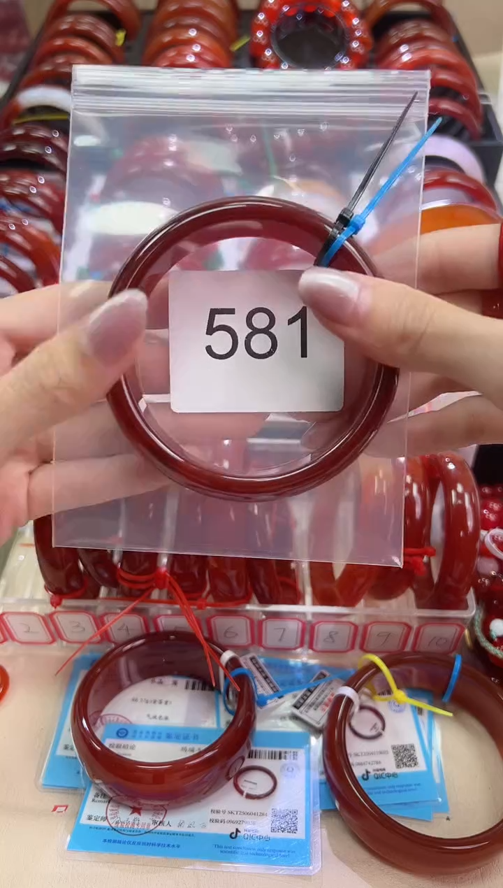 手镯玛瑙/玉髓未镶嵌63圈口*581