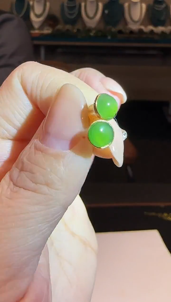 银S925镶嵌和田玉耳饰圆蛋面