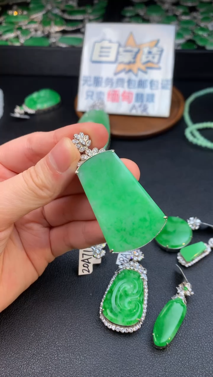 【闪购商品】翡翠颈饰银S925镶嵌翡翠