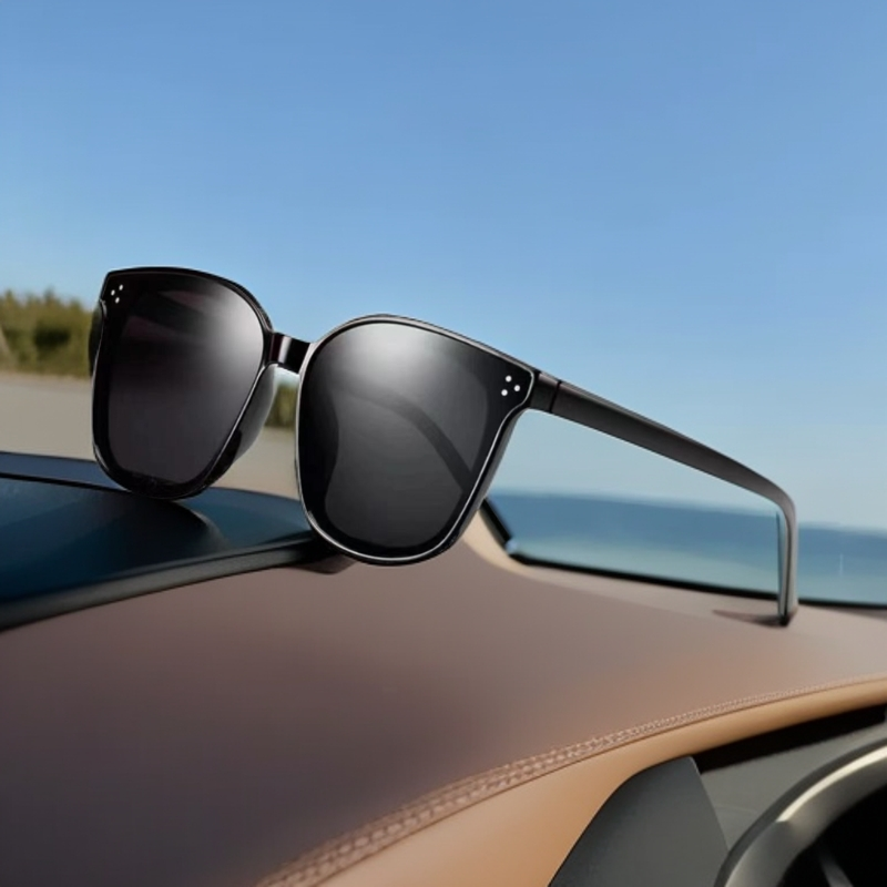 简约时尚高端男女夏季墨镜个人用品【CH】