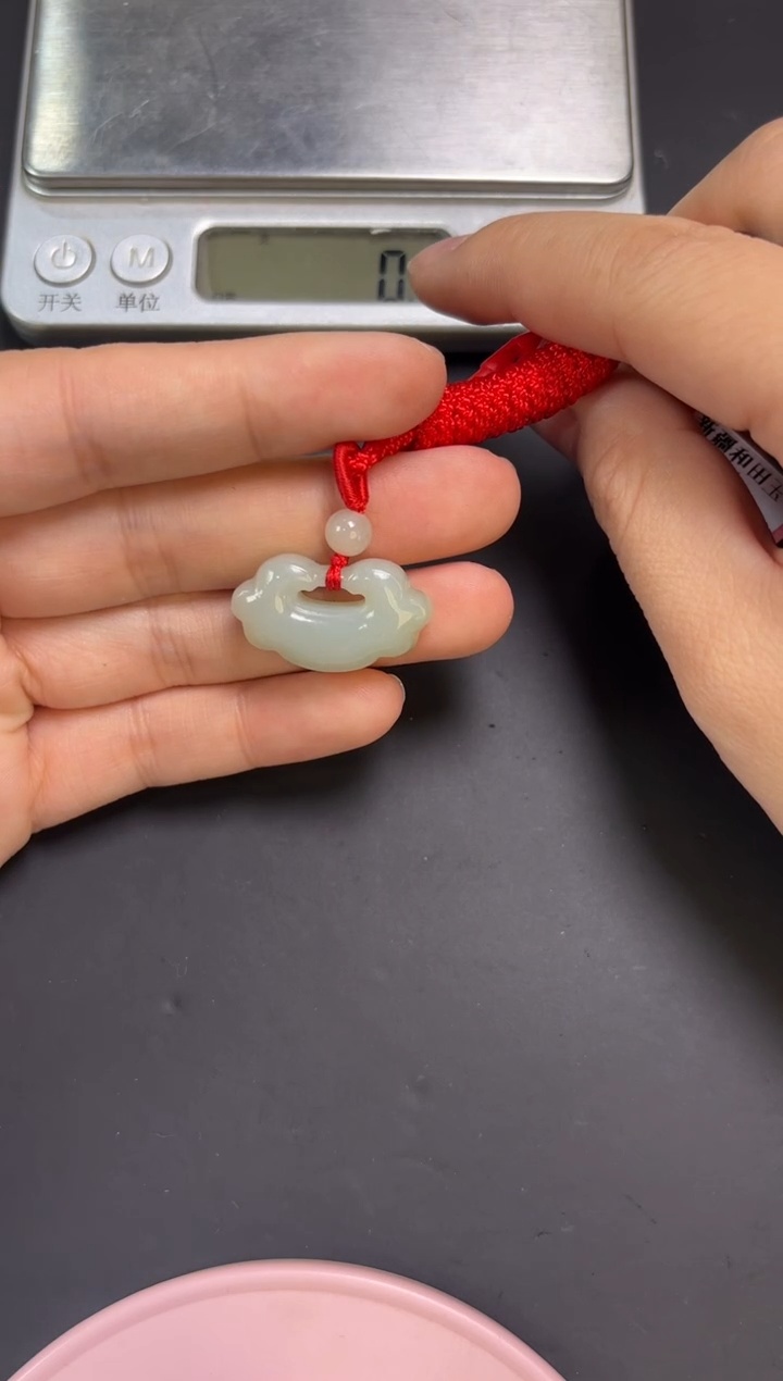 【闪购商品】和田玉吊坠(赠链)未镶嵌且末微色差近矿吊坠