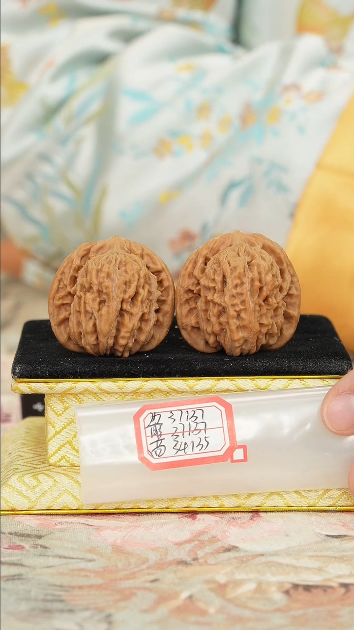 【闪购商品】文玩核桃把件一代楼