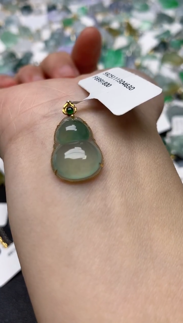 颈饰18K金镶嵌翡翠天然缅甸A货翡翠