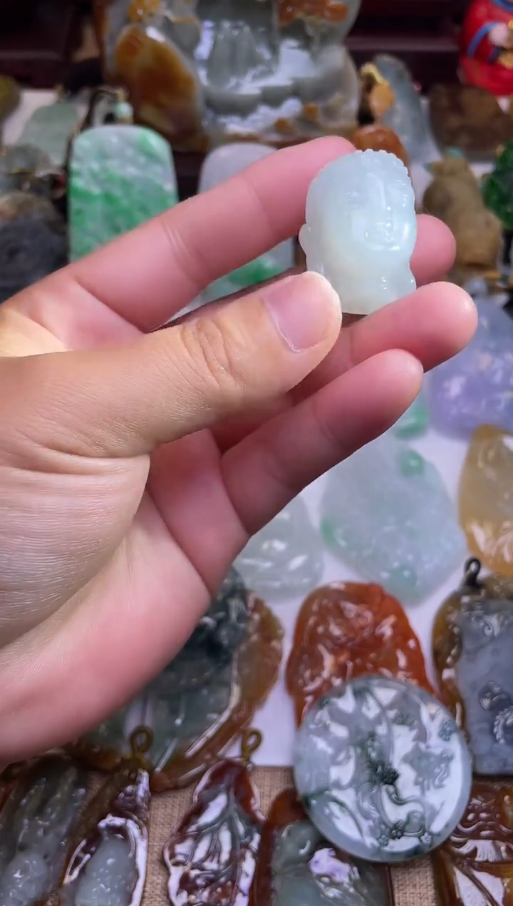 颈饰未镶嵌翡翠佛头