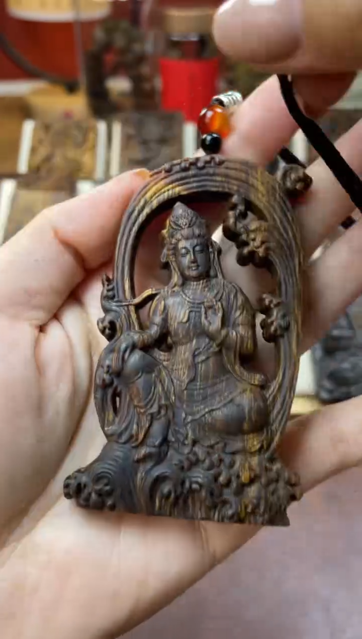 木木雕款芽庄 水月观音双面雕刻 8cm 送养香瓶