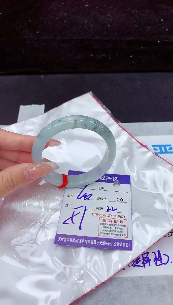 翡翠手镯未镶嵌1