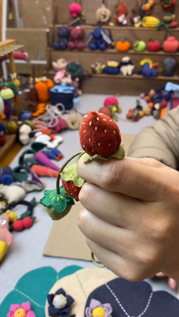 布艺草莓包挂1个