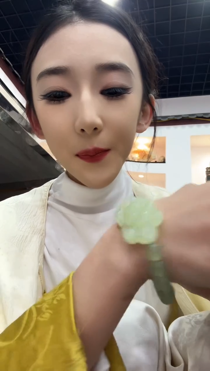 未镶嵌岫玉颈饰180荷花手牌