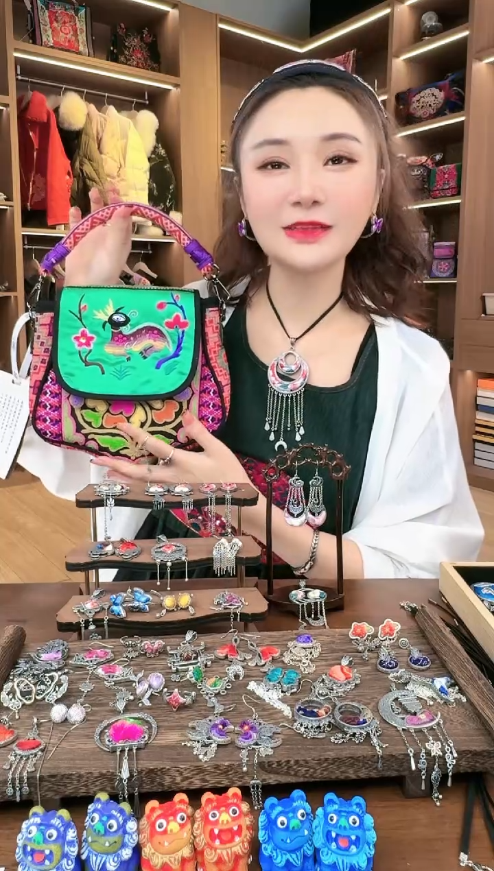 【闪购商品】织绣L527黔东南苗族刺绣