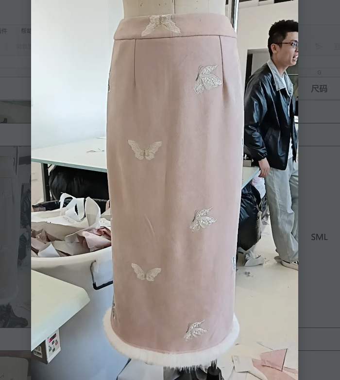 【果果家优选】纯色复古裙2024秋季女气质百搭刺绣蝴蝶半身裙